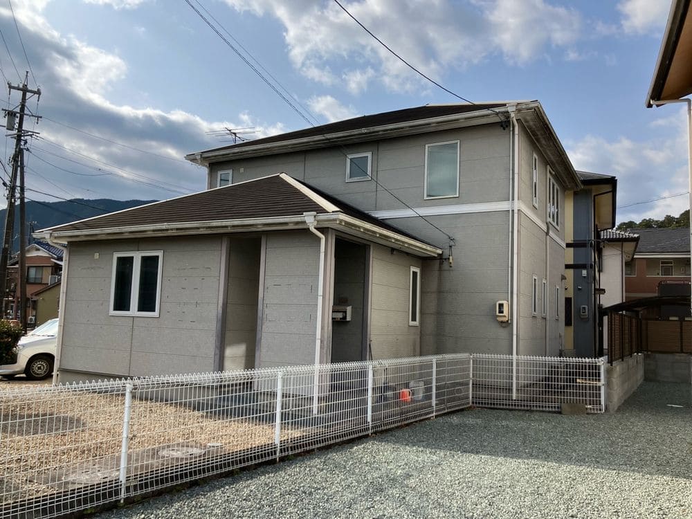 S様(尾鷲市古戸町)施工前_外壁全体 (2) 尾鷲市の外壁塗装、屋根塗装をリペイント匠が施工した写真