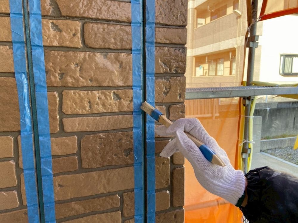 生駒市_S様_シール(プライマー塗布) 生駒市の外壁塗装、防水工事をリペイント匠が施工した写真