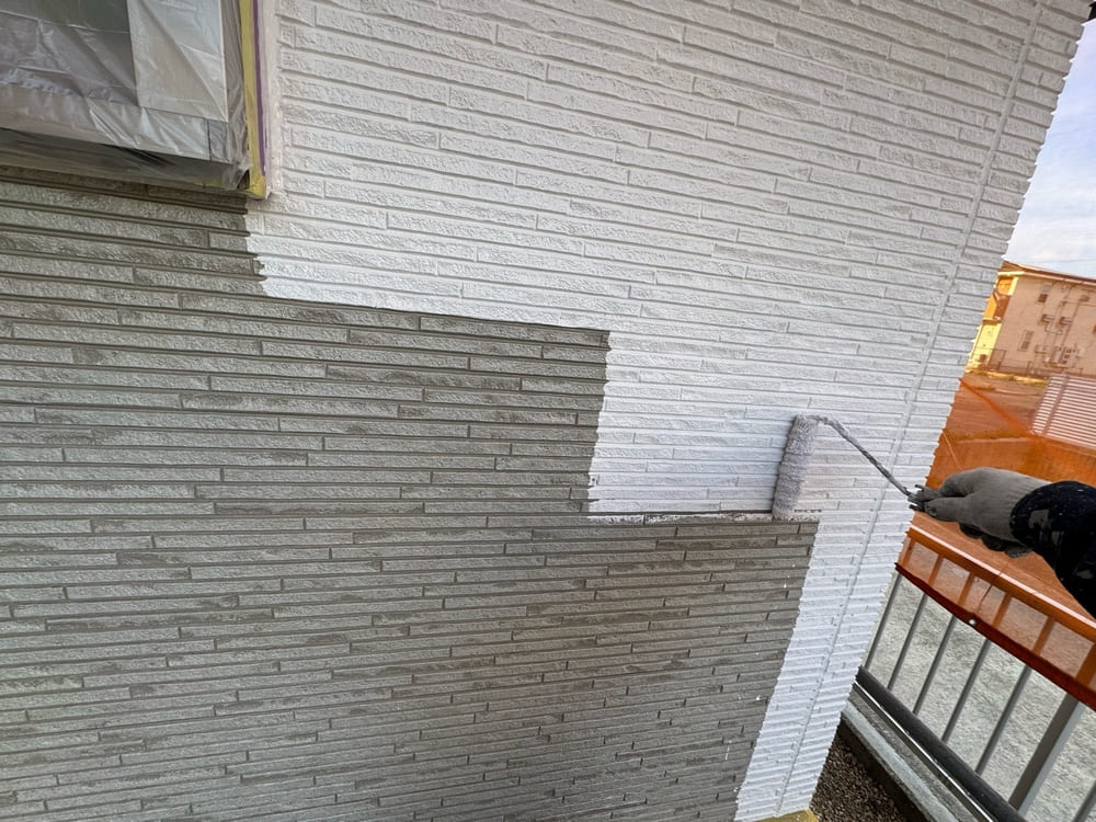 M様(津)外壁(中塗り2) (2) 奈良市で外壁塗装、屋根塗装、防水工事をリペイント匠が施工した写真