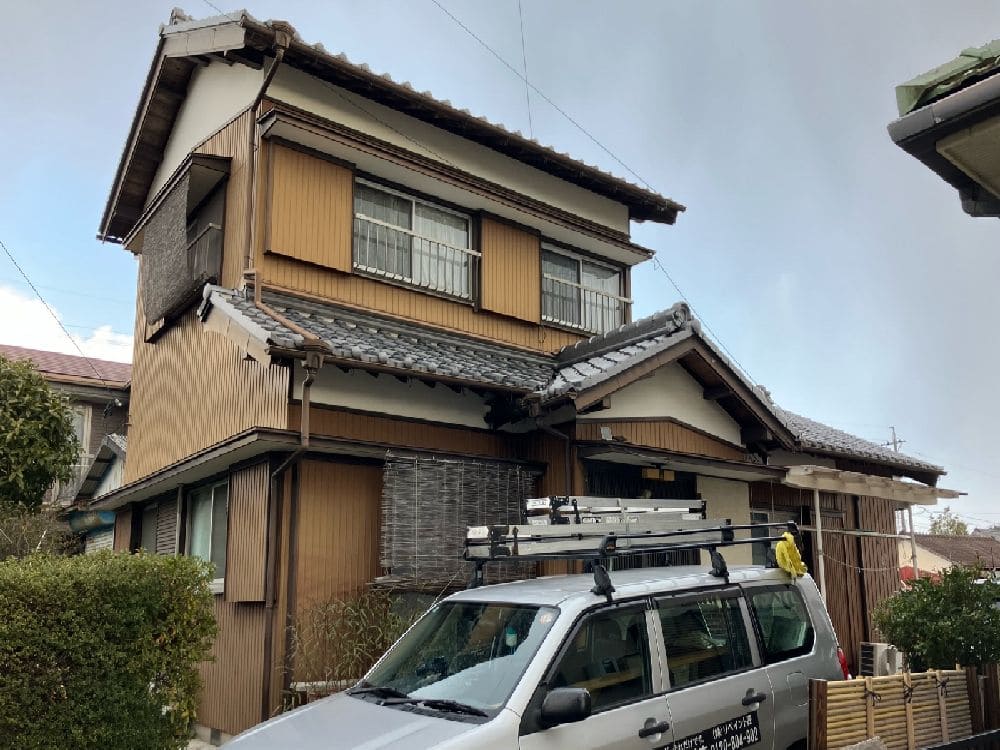 I様(津)施工前_外壁全体 (10) 奈良市で外壁塗装をリペイント匠が施工した写真
