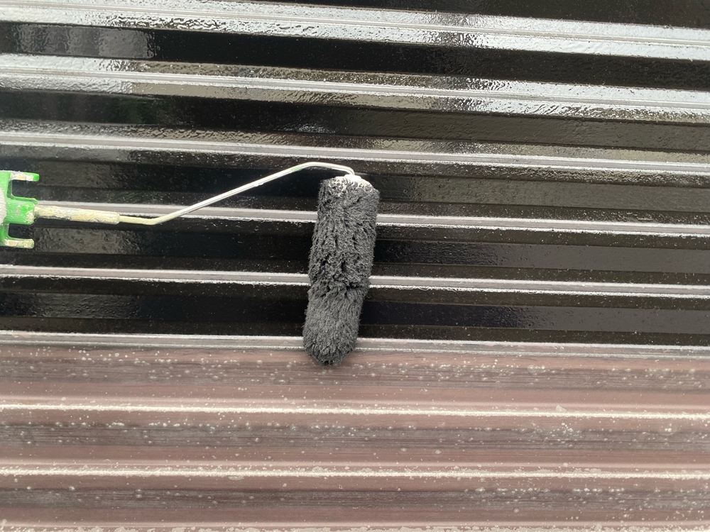 S様(津)雨戸(下塗り) 奈良市の外壁塗装、屋根塗装をリペイント匠が施工した写真