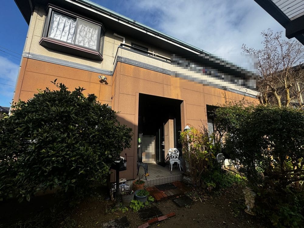 M様(生駒市庄野羽山)施工前_外壁全体 (3) (1) 生駒市の外壁塗装、防水工事をリペイント匠が施工した写真