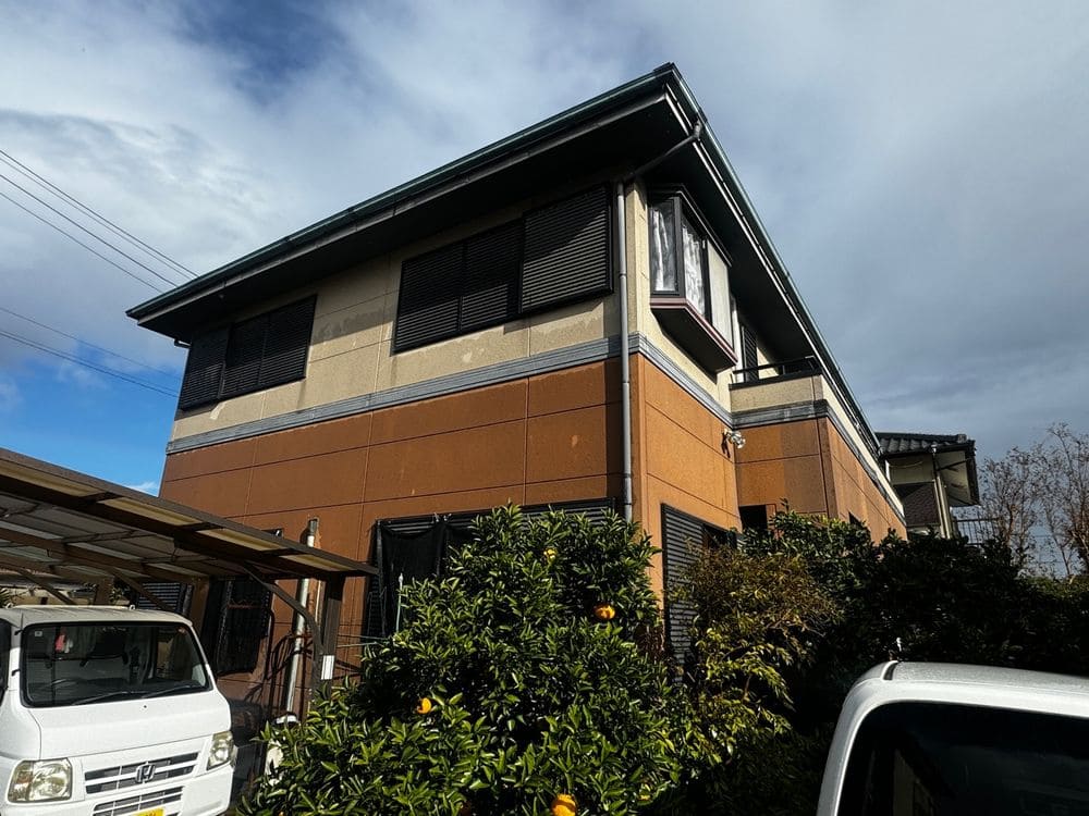 M様(生駒市庄野羽山)施工前_外壁全体 (1) 生駒市の外壁塗装、防水工事をリペイント匠が施工した写真