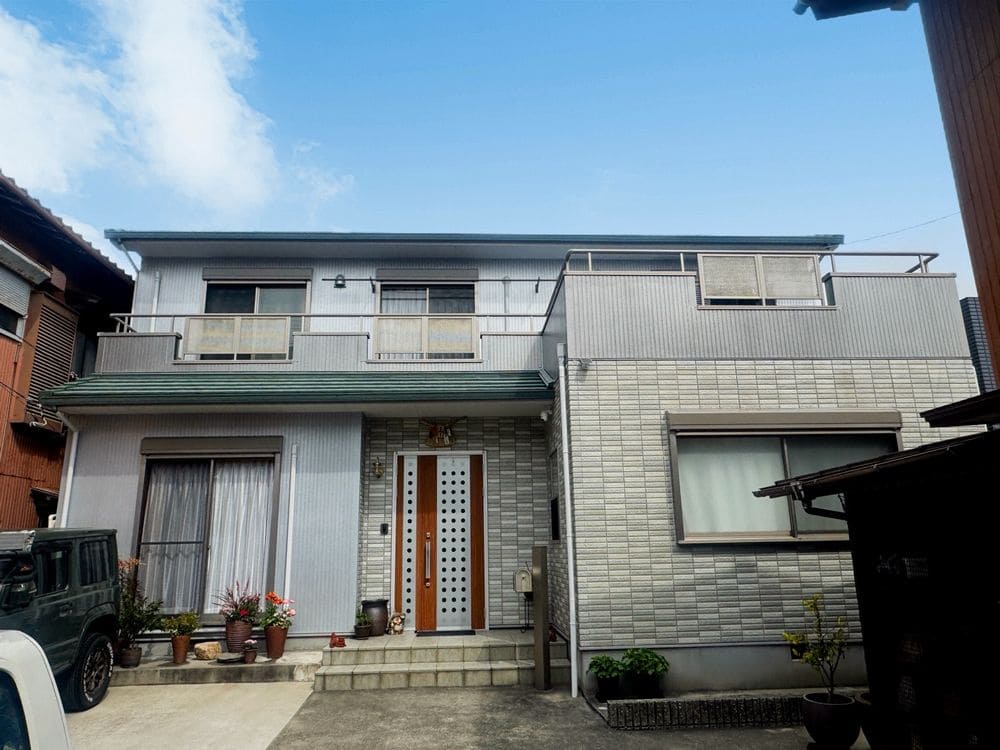 施工後_外壁全体 (2) 生駒市で外壁塗装と防水工事をリペイント匠が施工した写真