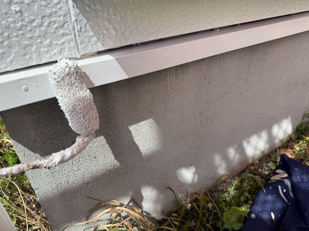 水切り(上塗り) 生駒市で外壁・屋根塗装をリペイント匠が施工した写真