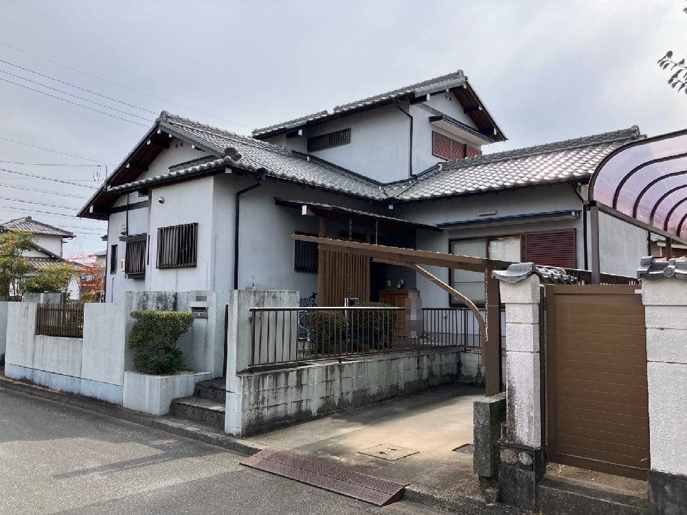 U様(津)_施工前_外壁全体 奈良市の外壁塗装をリペイント匠が施工した写真
