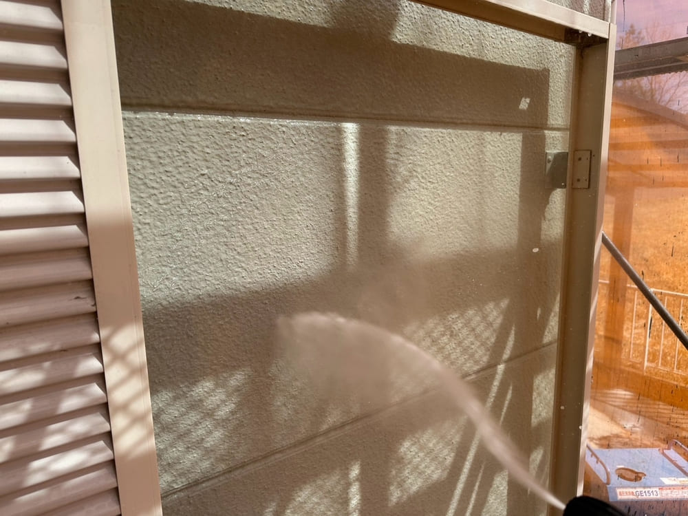N様(津)高圧洗浄(外壁) (2) 奈良市の外壁塗装、屋根塗装をリペイント匠が施工した写真
