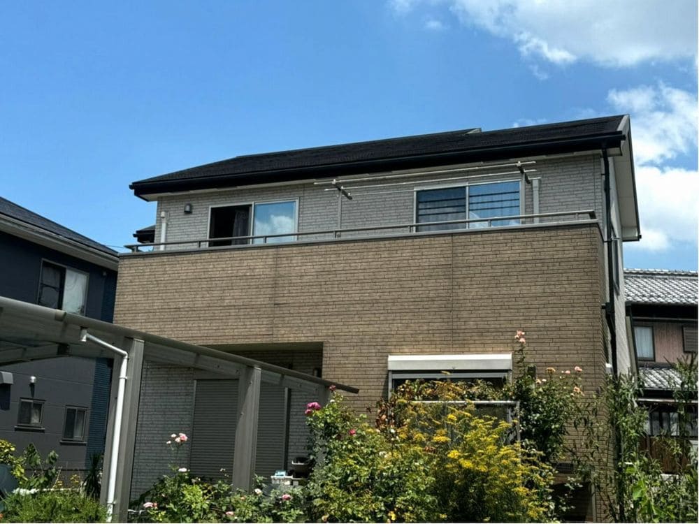 Y様(三重郡菰野町)施工前_外壁全体 (2) (1) 三重郡菰野町の外壁・防水工事をリペイント匠が施工した写真