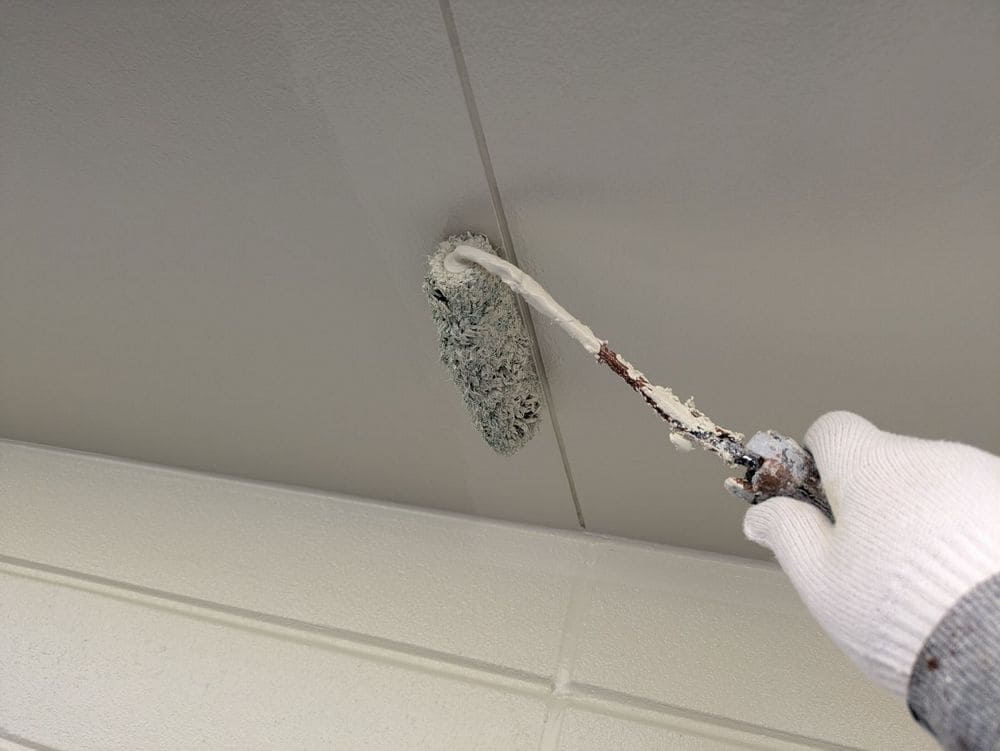 軒天(上塗り) (2) 生駒市で外壁・屋根塗装をリペイント匠が施工した写真