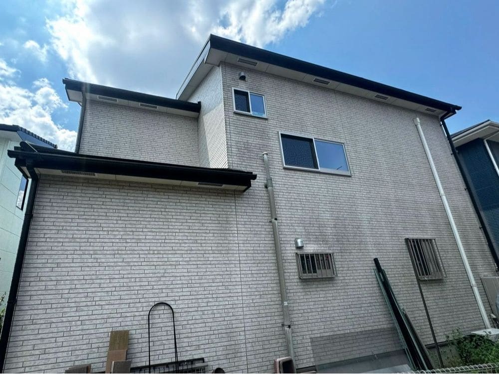 Y様(三重郡菰野町)施工前_外壁全体 (3) (1) 三重郡菰野町の外壁・防水工事をリペイント匠が施工した写真