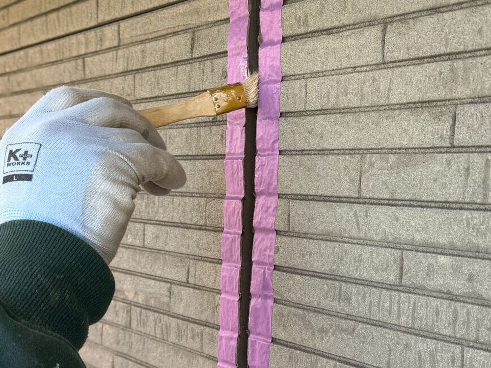 シール(プライマー塗布) (2) 生駒市で外壁塗装をリペイント匠が施工した写真