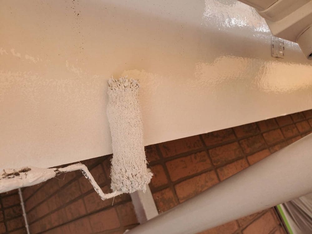 鼻隠し(中塗り) 生駒市で外壁・屋根塗装と防水工事をリペイント匠が施工した写真