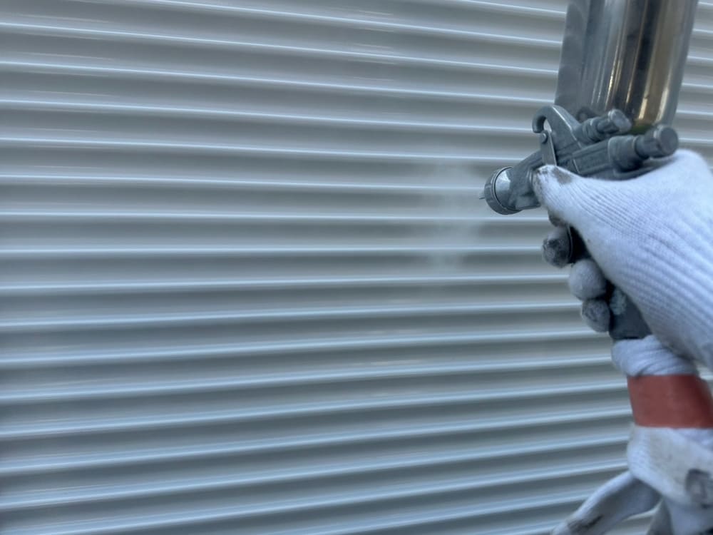 N様(津)雨戸(上塗り) 奈良市の外壁塗装、屋根塗装をリペイント匠が施工した写真