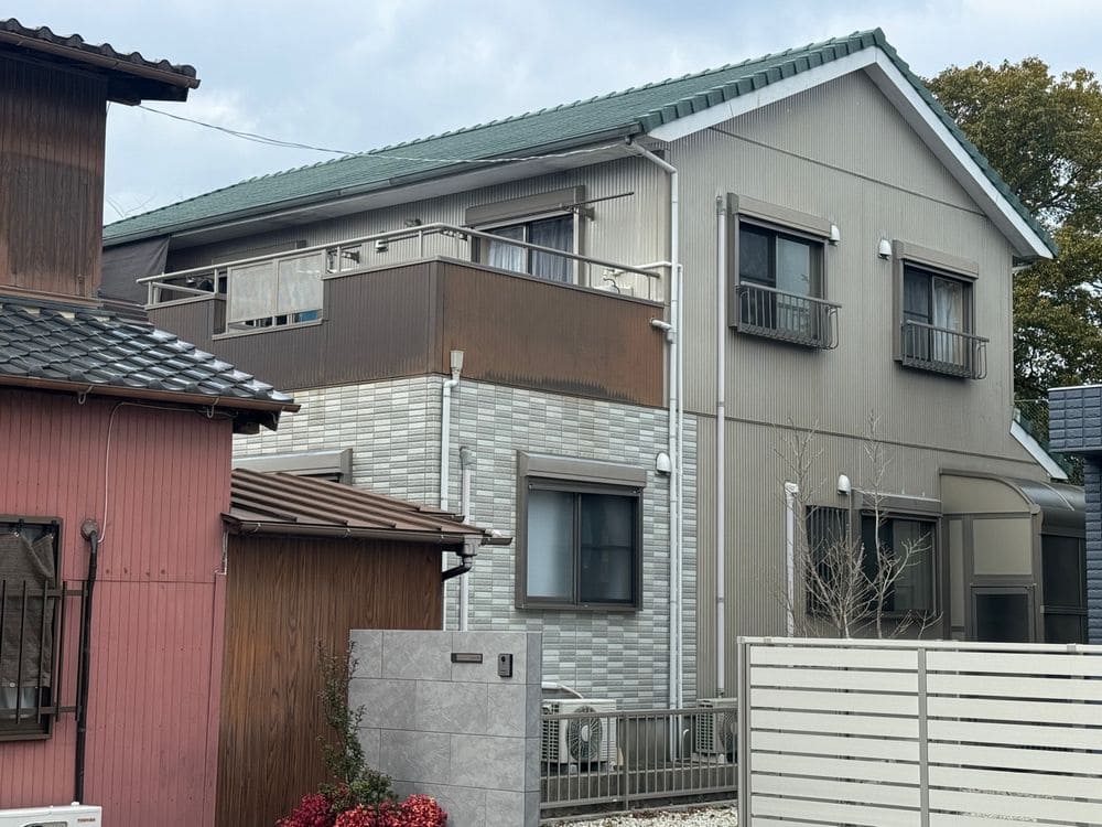 施工前_外壁全体 (2) 生駒市で外壁塗装と防水工事をリペイント匠が施工した写真