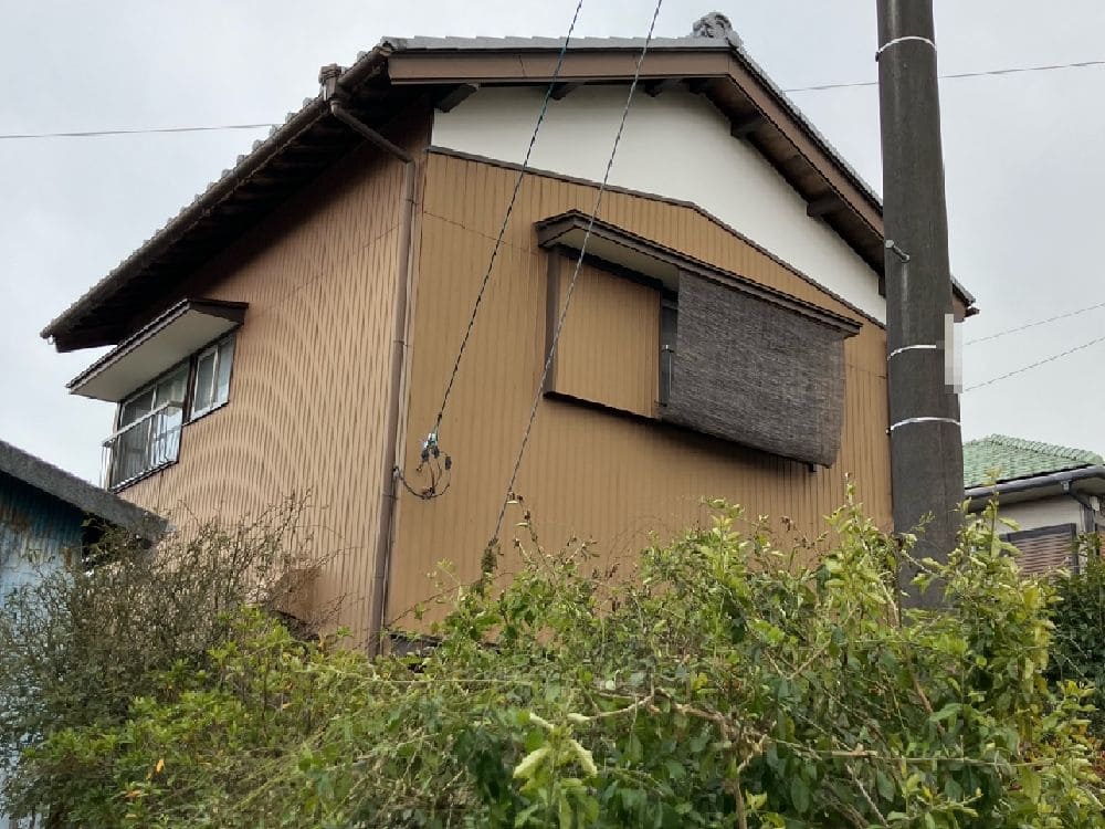 I様(津)施工前_外壁全体 奈良市で外壁塗装をリペイント匠が施工した写真