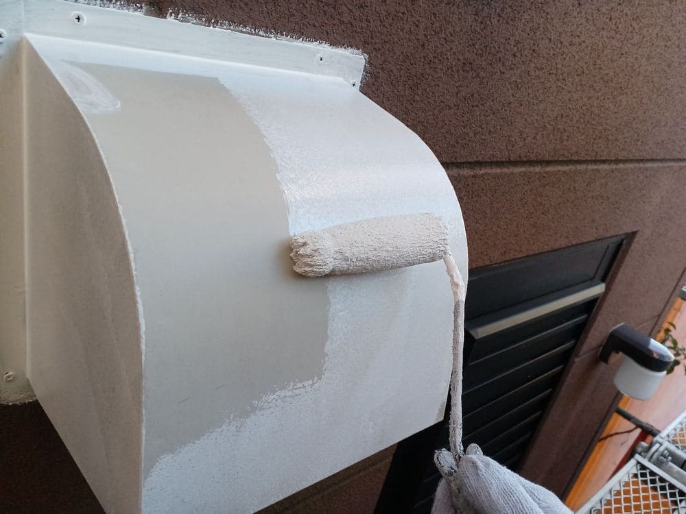 M様(生駒市庄野羽山)換気フード(下塗り) (1) 生駒市の外壁塗装、防水工事をリペイント匠が施工した写真