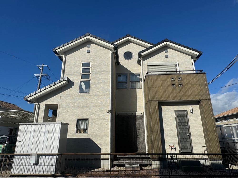 生駒市_K様_施工前_外壁全体 (2) 生駒市の外壁塗装、防水工事をリペイント匠が施工した写真