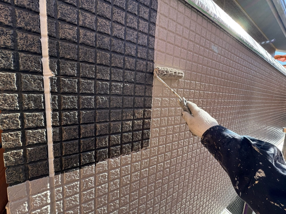 M様(津)外壁(中塗り1) (6) 奈良市で外壁塗装、屋根塗装、防水工事をリペイント匠が施工した写真