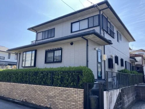 生駒市Y様施工前外壁 (3) 生駒市の外壁塗装、屋根工事をリペイント匠が施工した写真