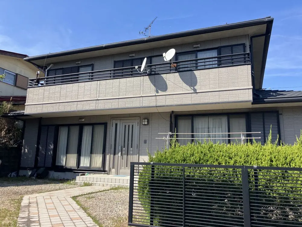 生駒市Y様施工前外壁 生駒市の外壁塗装、屋根工事をリペイント匠が施工した写真