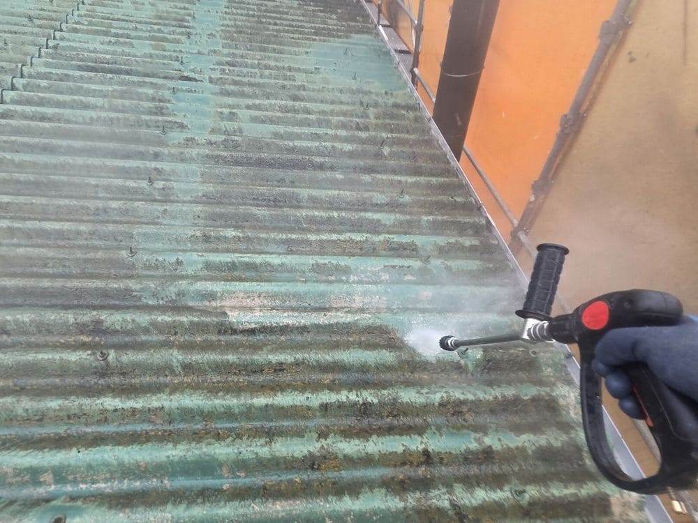 生駒市で屋根塗装をリペイント匠が施工した写真