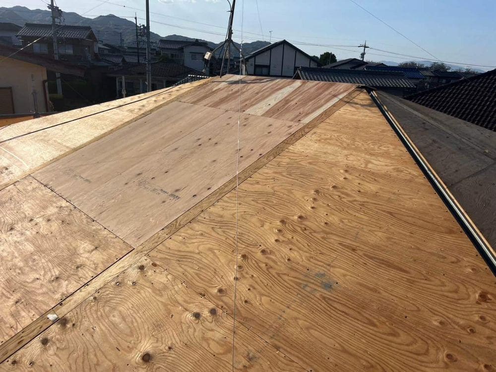 大工工事(葺き替え時コンパネ貼り1) 生駒市で外壁塗装と屋根工事をリペイント匠が施工した写真