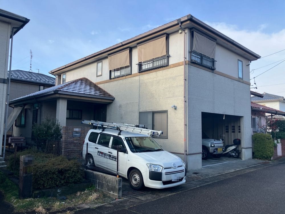 生駒市H様_全体_施工前1 生駒市の外壁塗装をリペイント匠が施工した写真