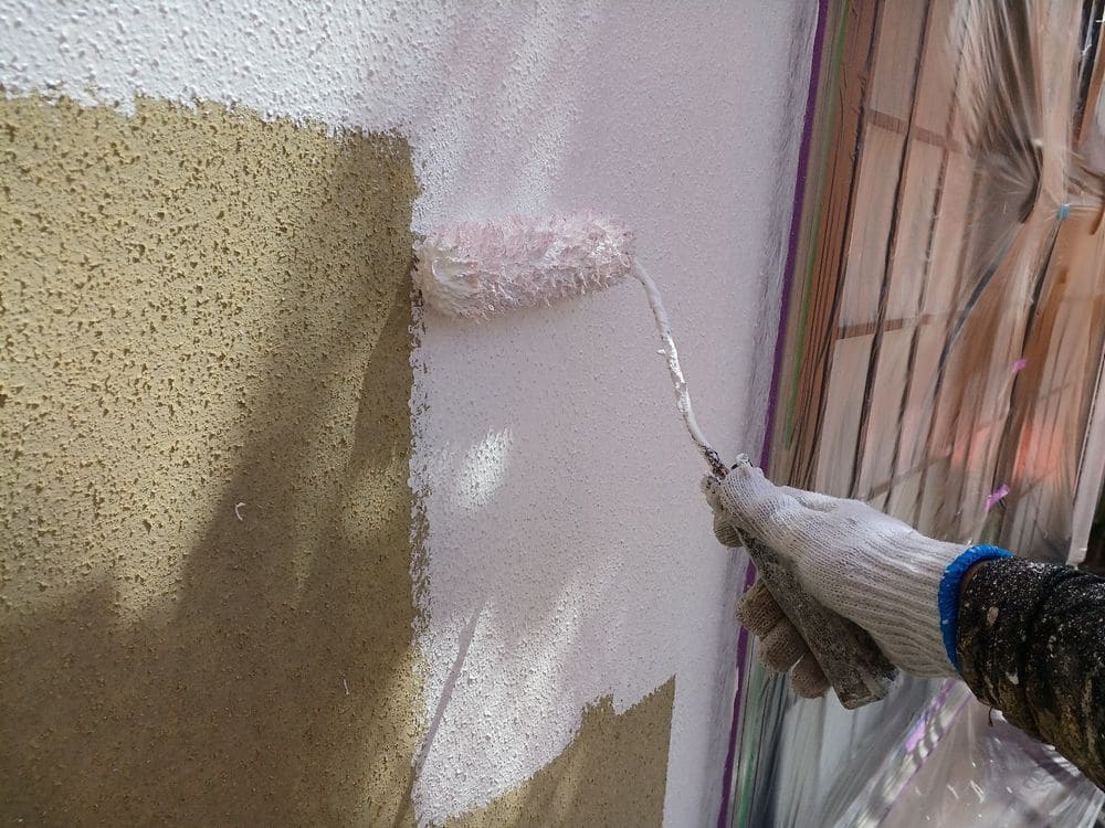 A様(橿原市ゆめが丘)外壁(下塗り1) 橿原市の外壁塗装、屋根塗装をリペイント匠が施工した写真