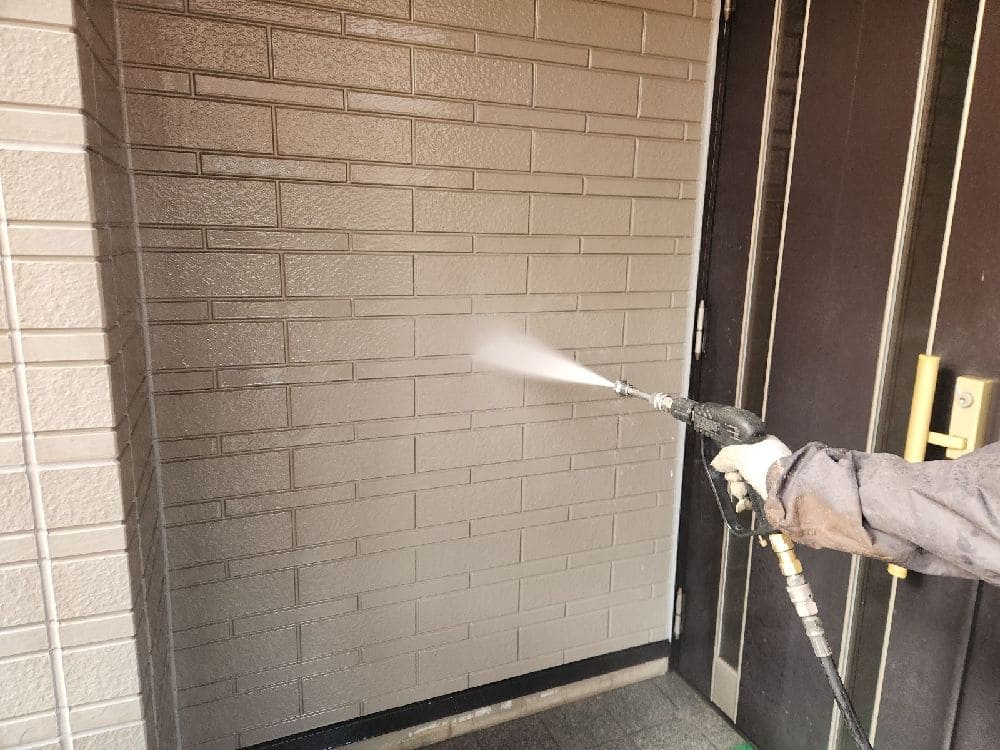 H様(津)高圧洗浄完了(外壁) 奈良市の外壁塗装をリペイント匠が施工した写真
