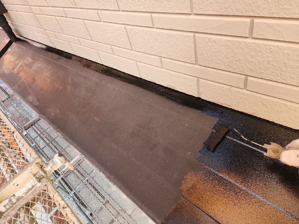 H様(津)庇(下塗り) (2) 奈良市の外壁塗装をリペイント匠が施工した写真
