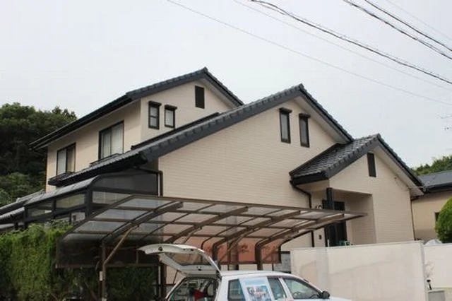 『足場が解体され全容が現れた時には「これが我が家」と驚きとともに見違えるほど綺麗になりテレビのビフォーアフターではないけれど感動と感謝の気分になりました。』