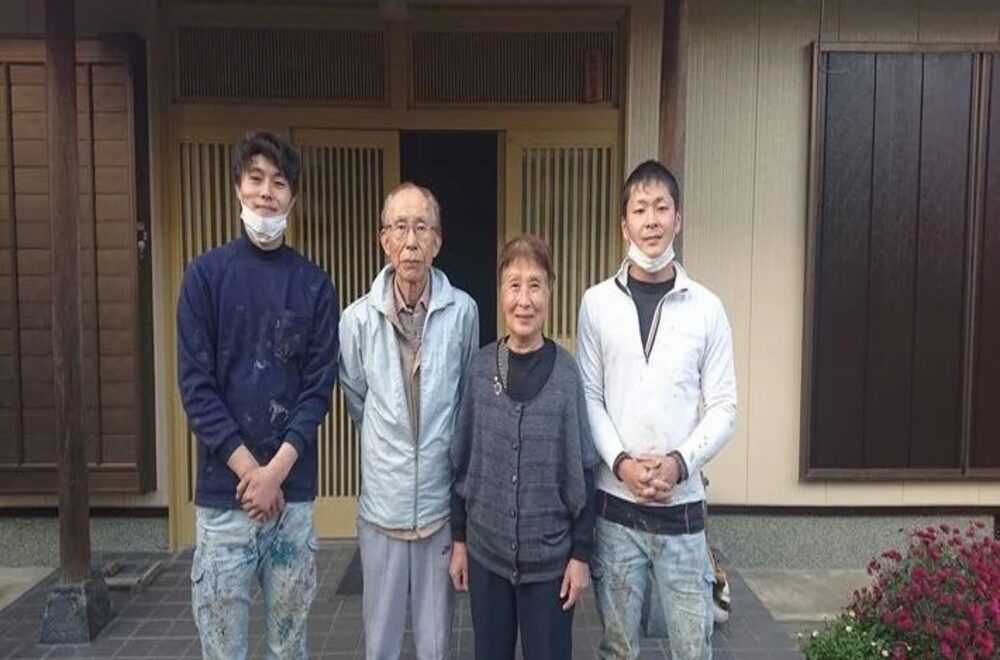 津市｜住宅と車庫を美しく塗装｜全員皆元気で明るく大好きです