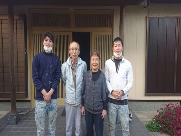 津市|住宅と車庫を美しく塗装|全員皆元気で明るく大好きです
