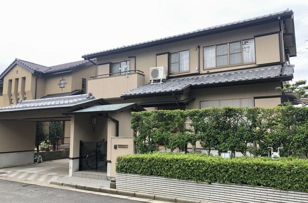 津市｜築30年の外壁塗装｜「新築同様になり、仕事の丁寧さ最高」と嬉しいお言葉