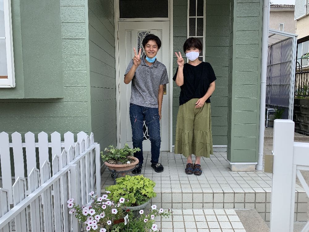 Y様(津)ツーショット 津市の外壁塗装をリペイント匠が施工した写真