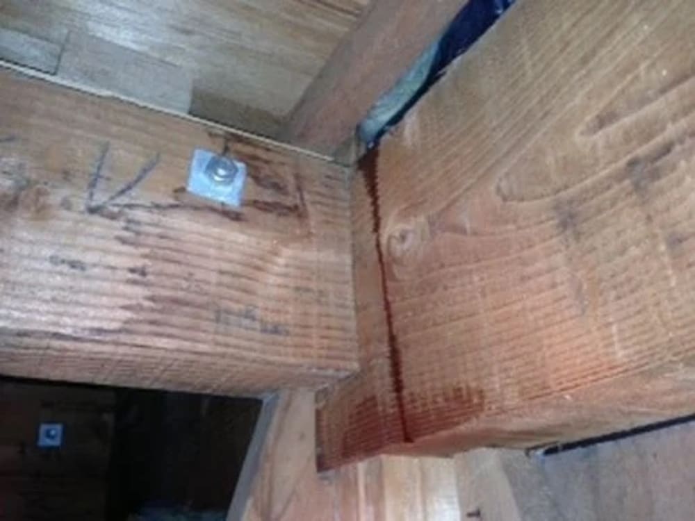 津市の雨漏り工事をリペイント匠が施工した写真