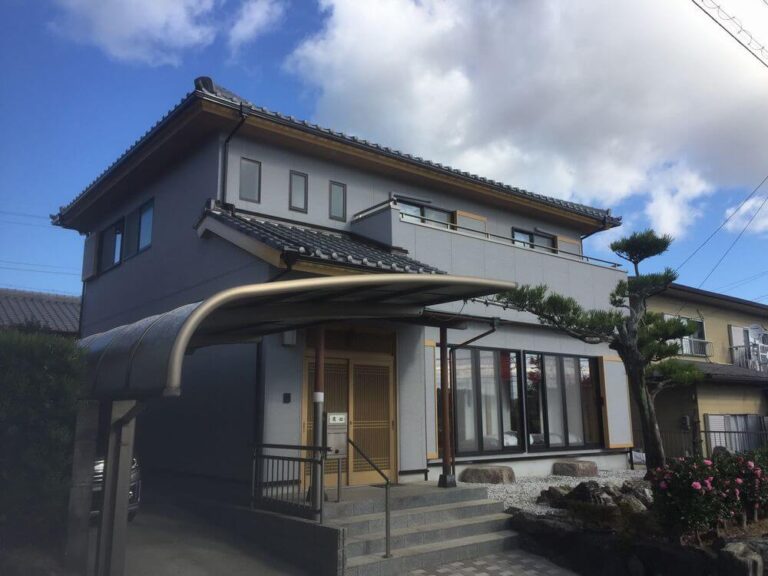 「実際の仕上がりを見てビックリ大満足です。ご近所さんからも新築みたいになったねと。また仕事の早さにもビックリ」津市H様