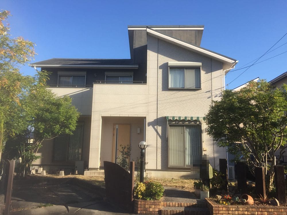 施工前-1-5 津市の外壁塗装、屋根塗装をリペイント匠が施工した写真