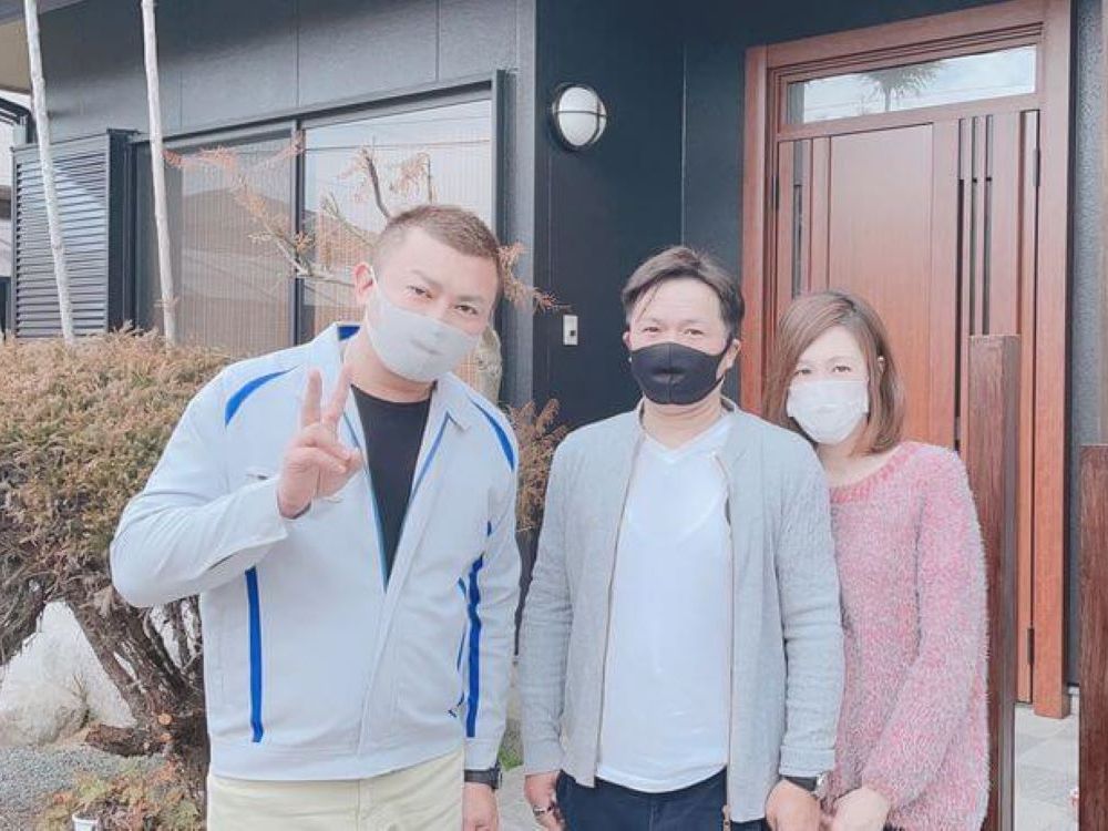 「とても最高で、大、大満足です。屋根、ベランダ、ガレージまでキレイにして頂きサービスも充実して本当に匠さんにお願いして良かったです」鈴鹿市K様