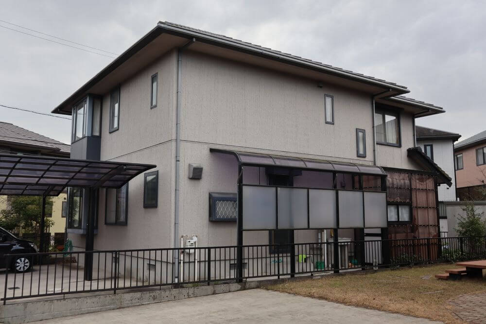 施工前 4 (1) リペイント匠:屋根・外壁塗装前