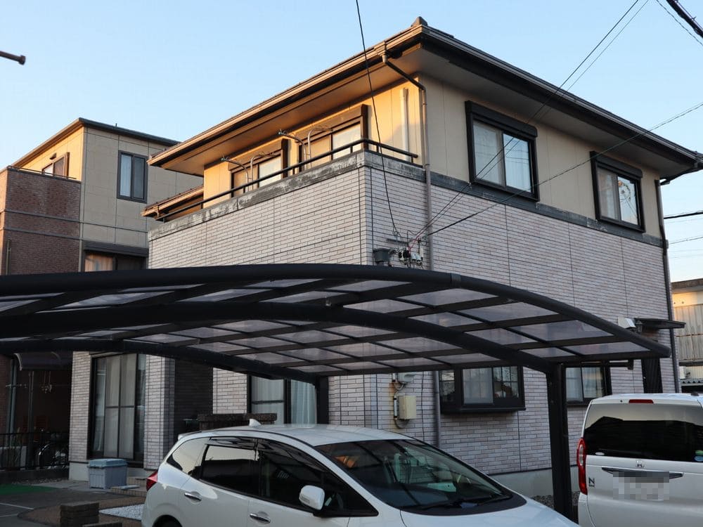 鈴鹿市_I様_全体_施工前2 鈴鹿市の外壁塗装をリペイント匠が施工した写真