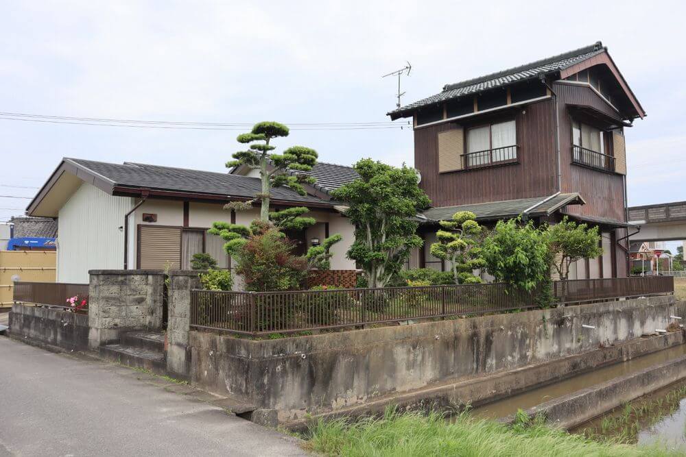施工前 1 (4) (1) 津市 外壁塗装 リペイント匠