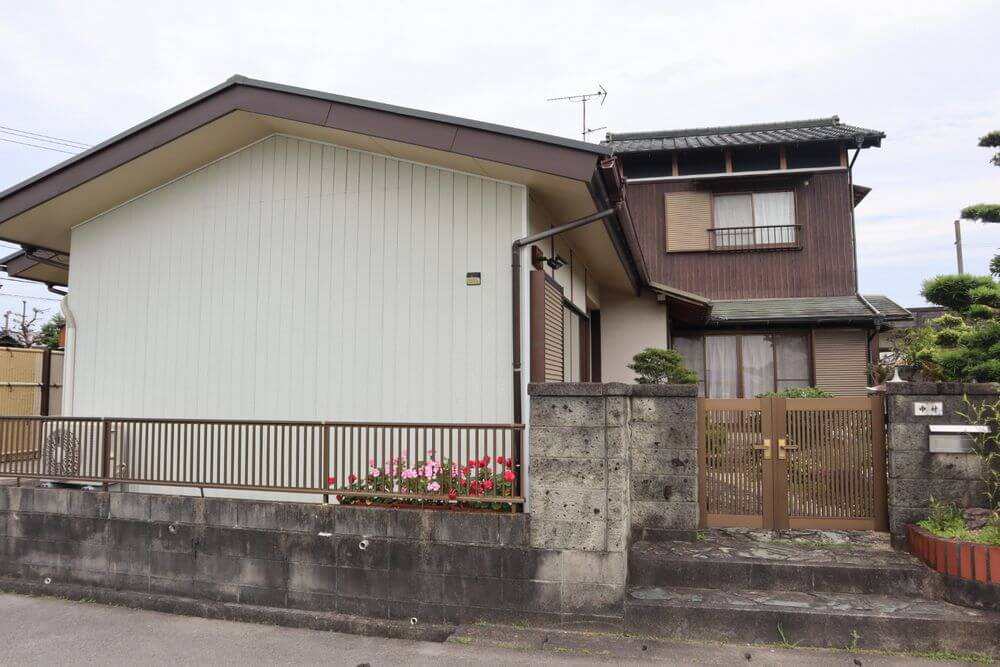 施工前 2 (5) (1) 津市 外壁塗装 リペイント匠