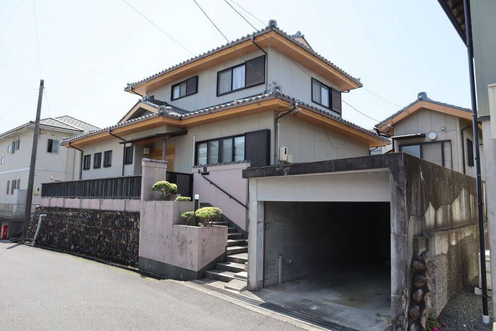 施工前 2 (8) (1) 津市 外壁塗装 リペイント匠