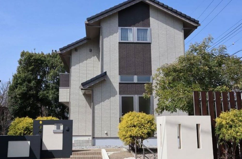 三重県鈴鹿市岸岡町O様【ガイナ、屋根カバー工法】