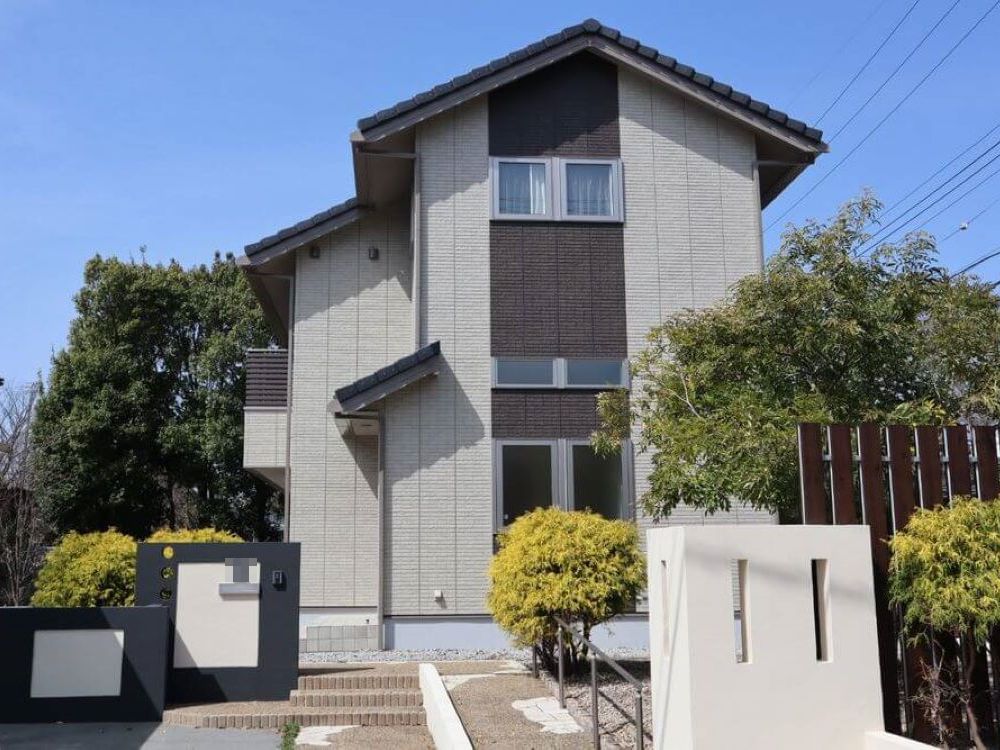 三重県鈴鹿市岸岡町O様【ガイナ、屋根カバー工法】