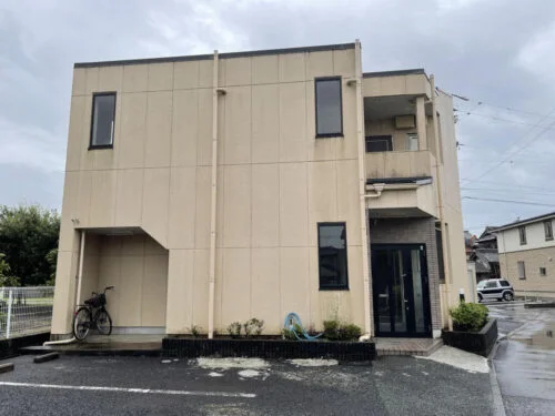 施工前3-5-1-500x375 松阪市の外壁塗装、屋根塗装、防水工事をリペイント匠が施工した写真