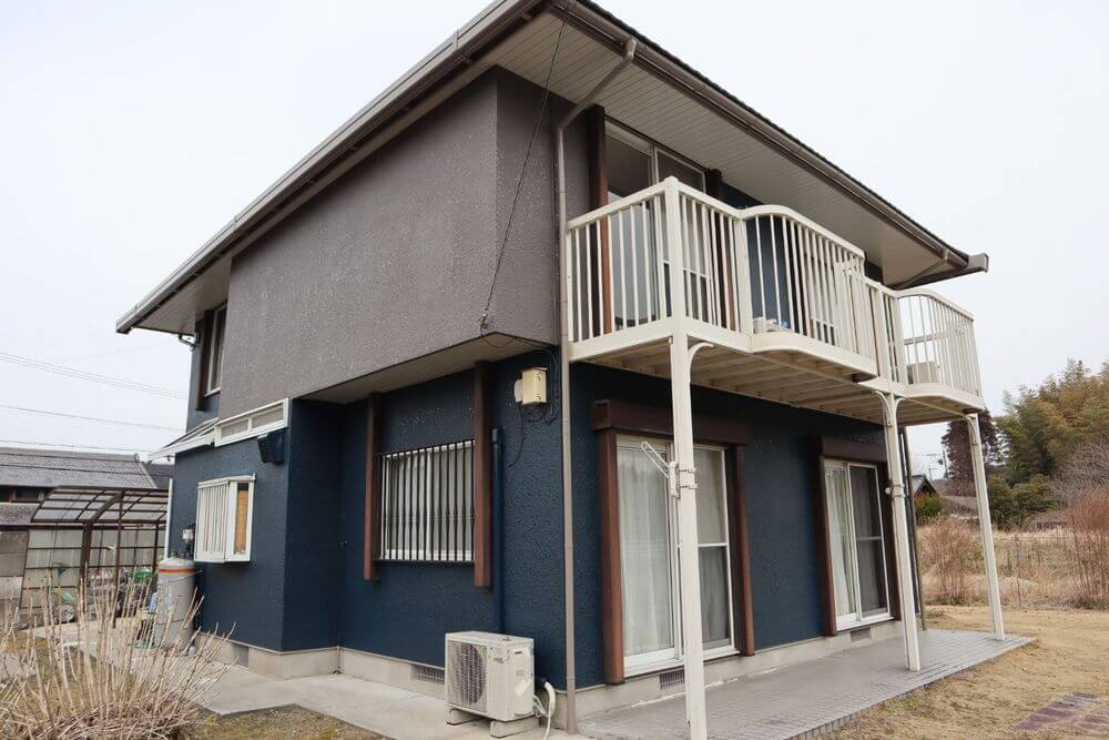 外壁塗装を検討している方へ ネイビーの外壁について解説します