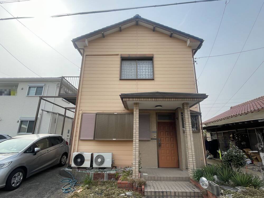 施工前1-8-1 鈴鹿市の外壁塗装をリペイント匠が施工した写真