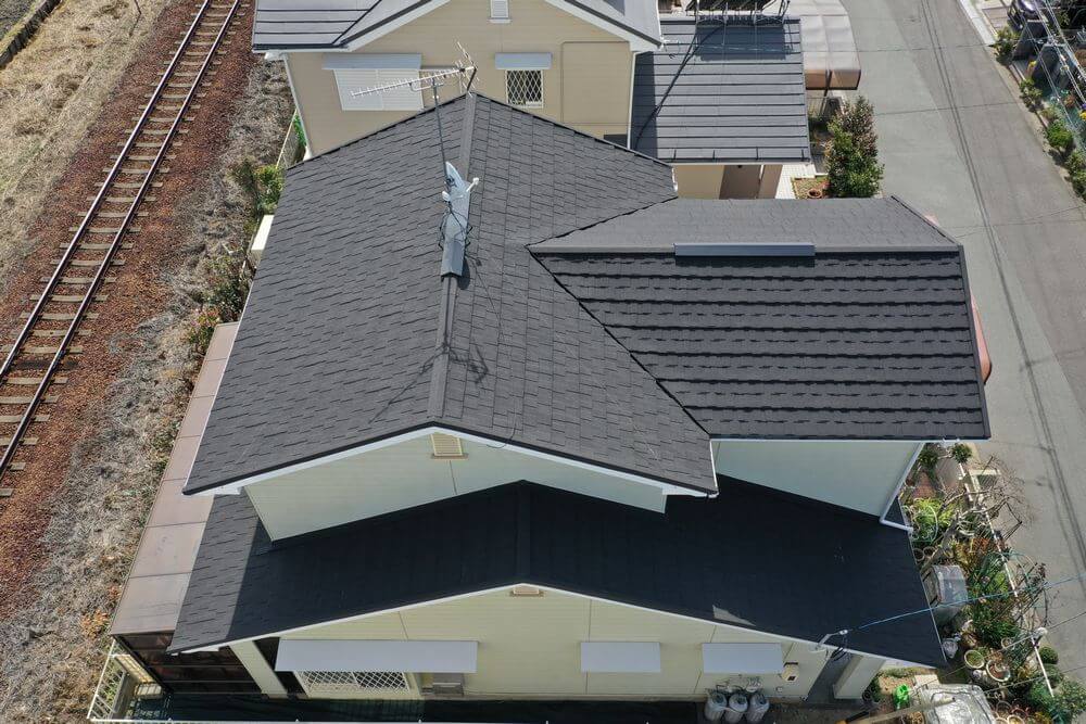 塗装できない屋根　カバー工法